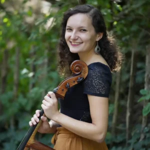 Clémence Mebsout, professeur de violoncelle