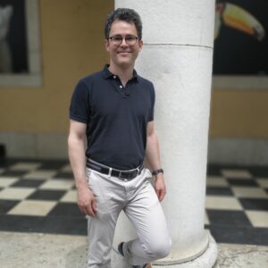 Photographie portrait de Julien Morel, professeur de piano