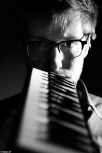 Photographie portrait de Yannick Lestra, professeur de piano