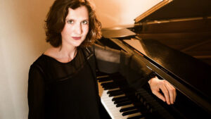 Photo portrait de Florence Spire au piano